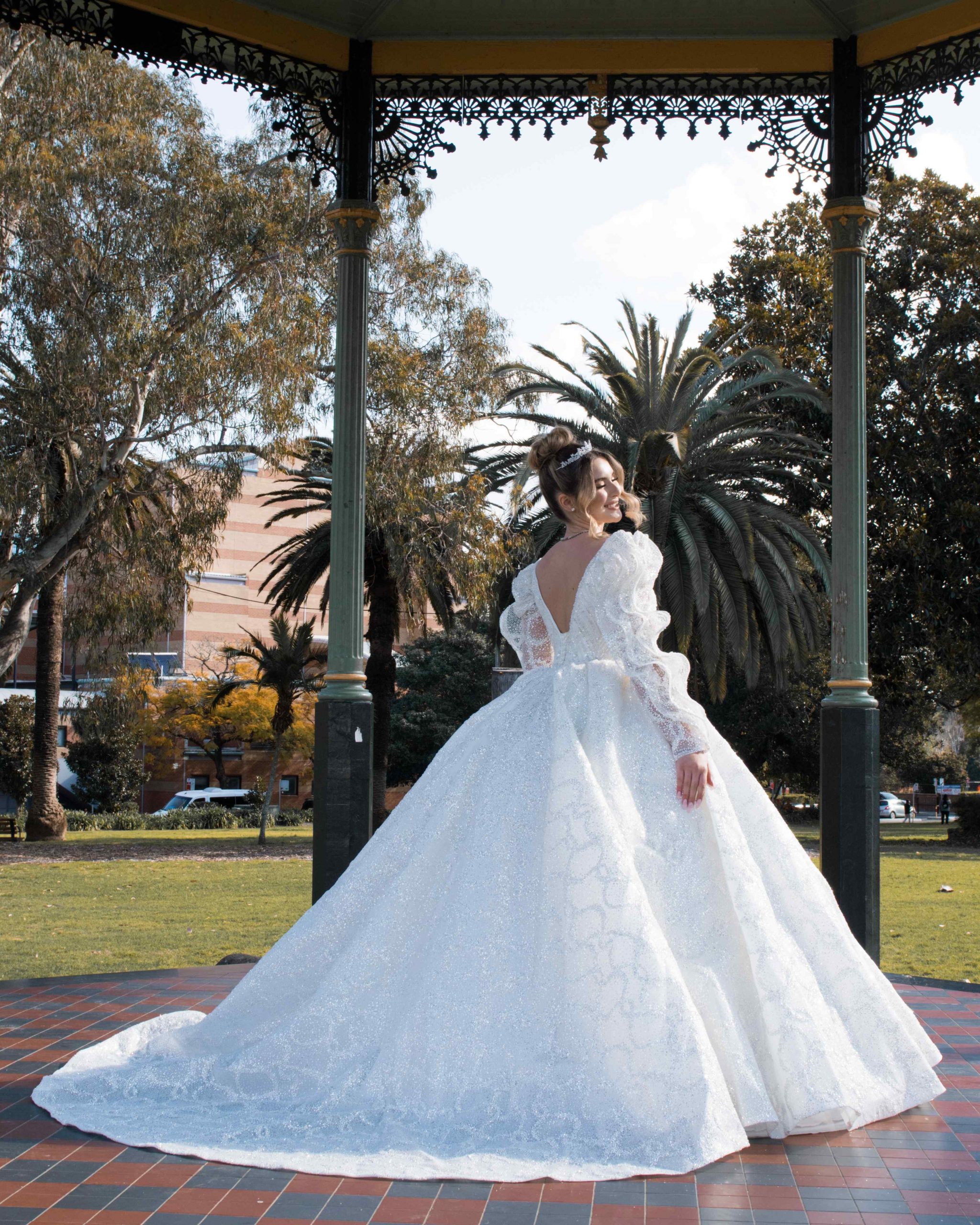 Luxury Royal Train Ball Gown Wedding Dress 2020 Bridal Gown Beading Crystal  Sparking Dubai Bride Dress Custom Made Large Size - AliExpress